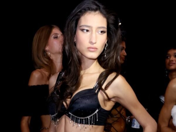 Modelo amazonense Luiza Perote estreia na passarela da Victoria Secret