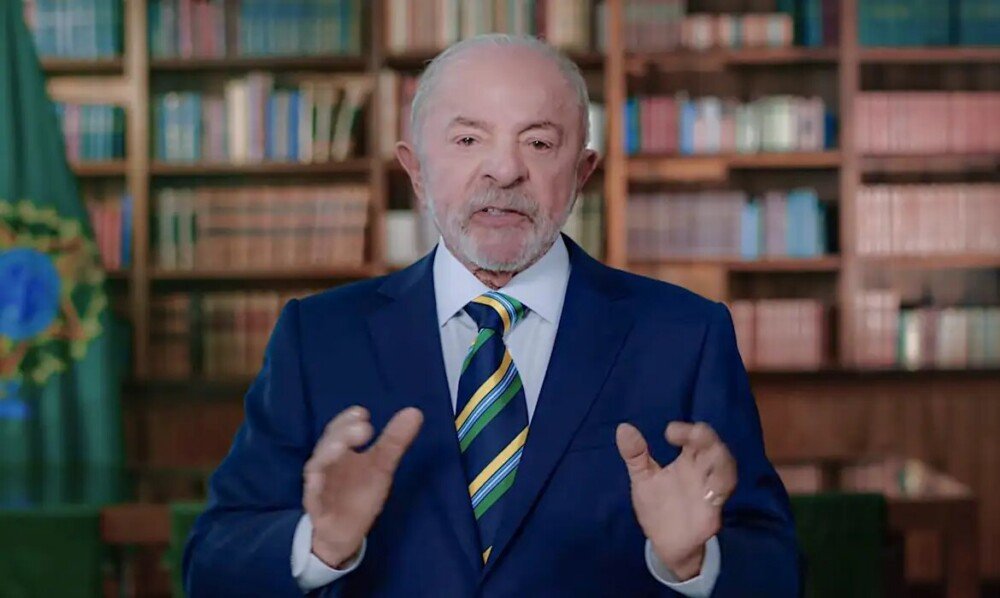 Lula critica Banco Master e defende fim da escala 6×1 em ato no DF