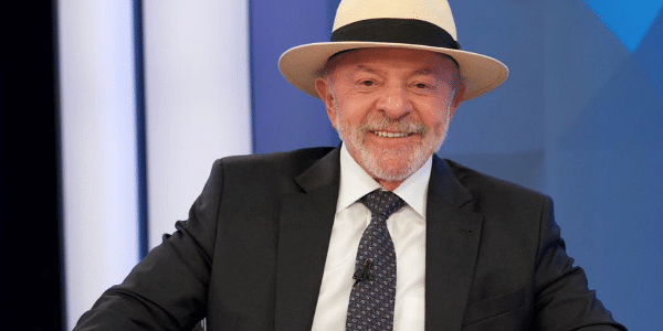 Pesquisas presidenciais mostram Lula e Flávio Bolsonaro na disputa