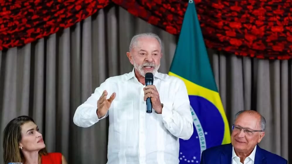 Lula propõe bolsa universitária de R$ 700 e poupança de R$ 10 mil