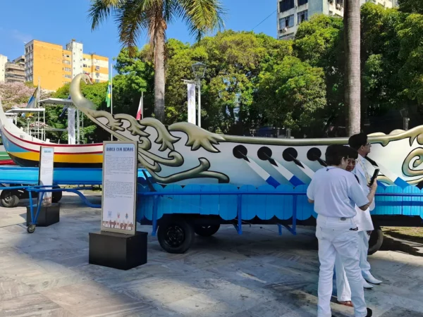 Veículos do Círio de Nazaré são expostos em Belém