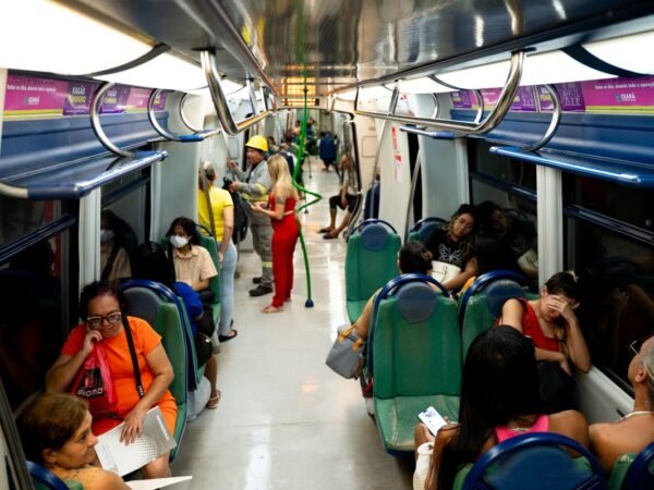 Passageiro desafia norma e se recusa a deixar vagão feminino em metrô