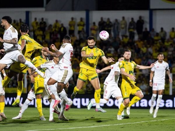 Mirassol derrota o Internacional e complica rival no Brasileirão