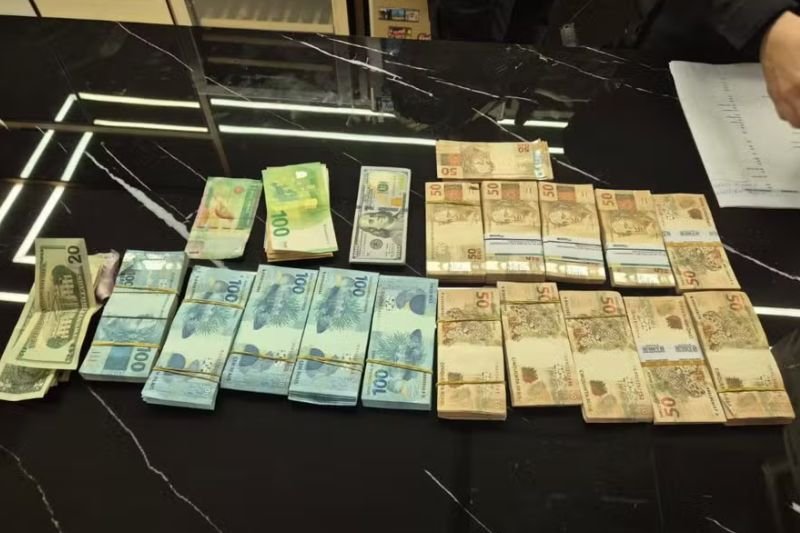 PF acha R$ 100 mil na casa de ex-secretário de Segurança do Amazonas