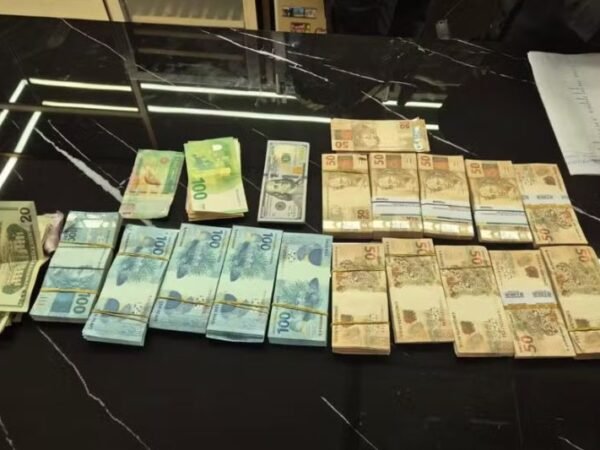 PF apreende R$ 100 mil na casa de ex-secretário de Segurança do AM