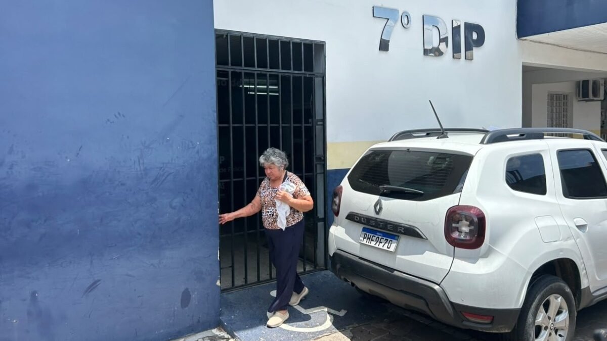 Mulher é presa em Manaus com identidades falsas para votar várias vezes