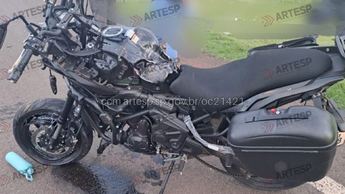 Batida entre moto e carreta deixa um morto em SP