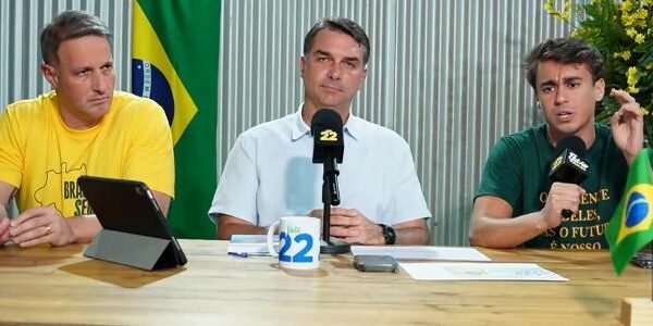 Flávio Bolsonaro foca na maioridade penal e ignora escala 6×1 em live