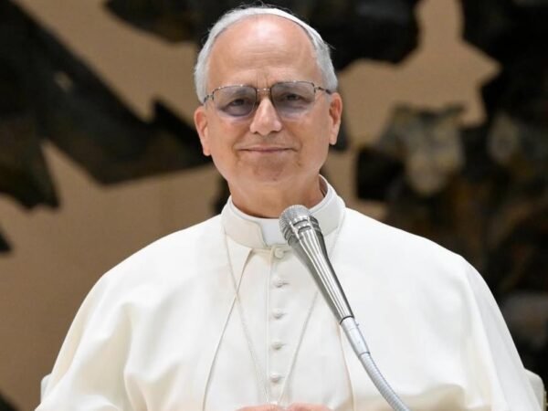 Papa Leão XIV passa por cirurgia após diagnóstico de câncer no pulmão