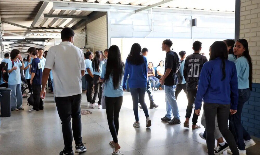 MEC inicia pagamento da sétima parcela do programa Pé-de-Meia