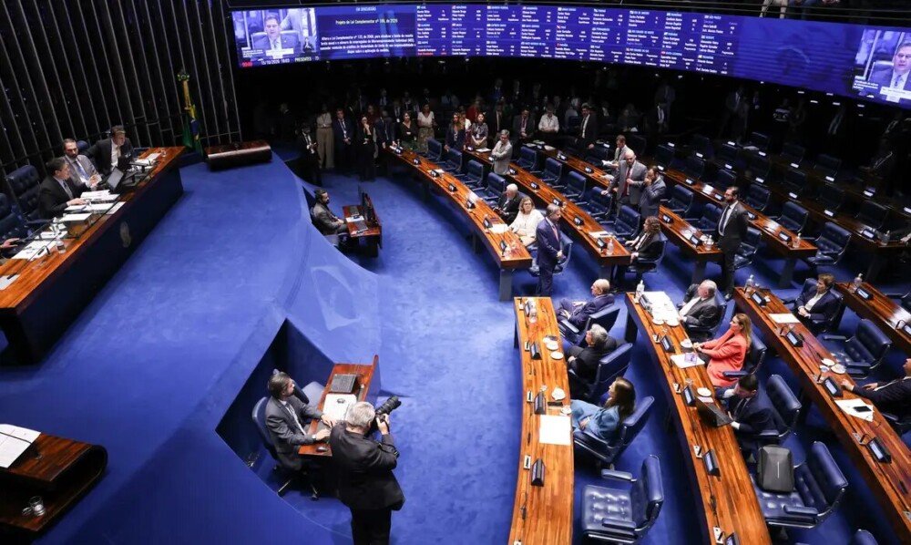 Senado aprova reajuste do teto e perdão de dívidas para MEIs