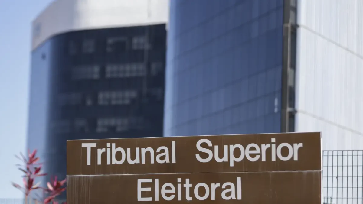 TSE proíbe anúncios de Lula contra Flávio Bolsonaro sobre escala 6×1