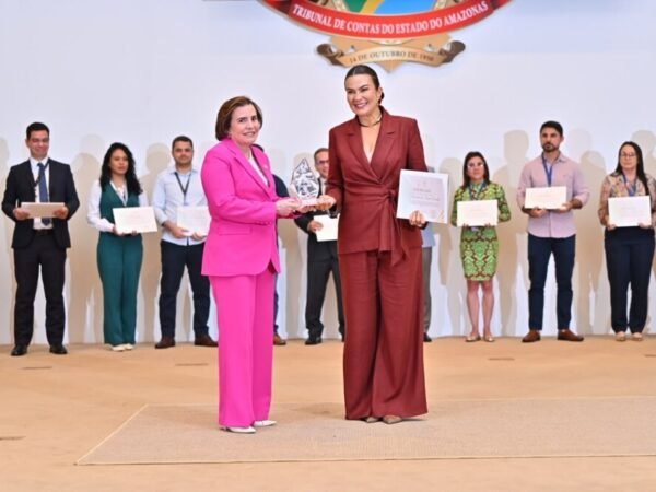 TCE-AM comemora 76 anos com premiação e homenagens a servidores
