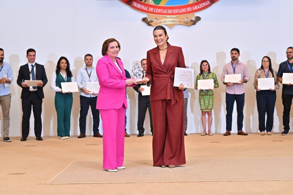 TCE-AM comemora 76 anos com premiação e homenagens a servidores