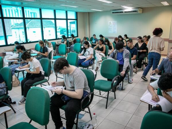 UEA aplica provas do SIS e do Vestibular a partir de domingo