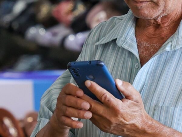 Apenas 1,83% dos alertas de SMS no Brasil trazem dados essenciais