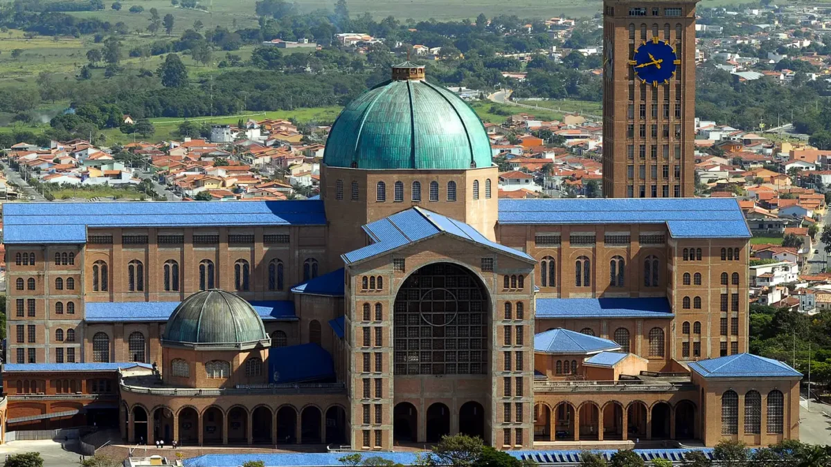 Santuário de Aparecida espera multidão no feriado da padroeira