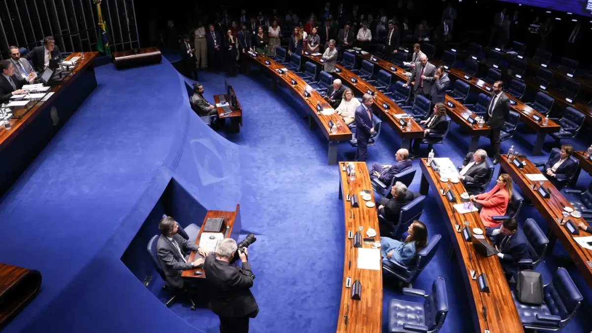 Senado aprova novas regras e perdão de dívidas para MEIs