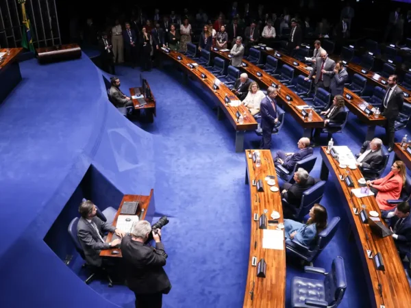 Senado aprova novas regras e perdão de dívidas para MEIs