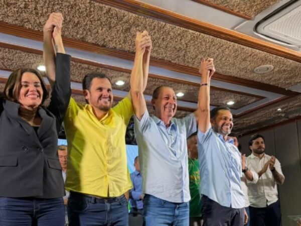 Prefeito de Manaus apoia Omar Aziz no segundo turno