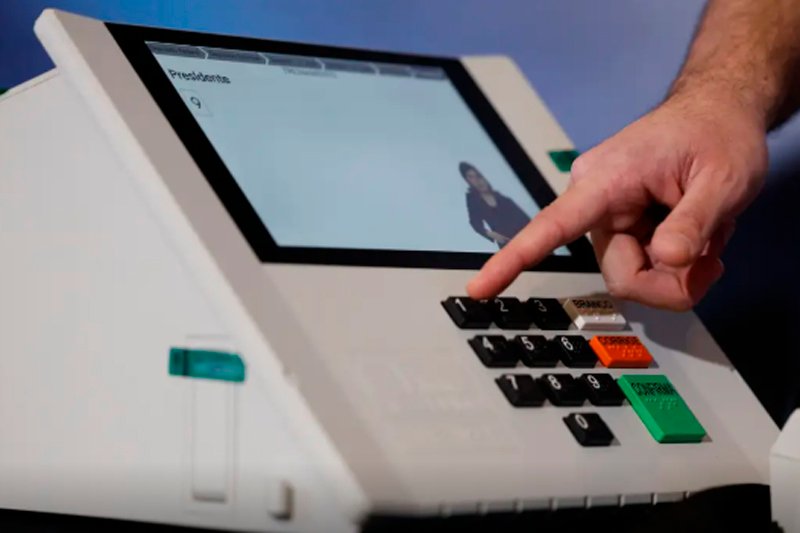 Veja a ordem correta de votação e os dígitos na urna eletrônica