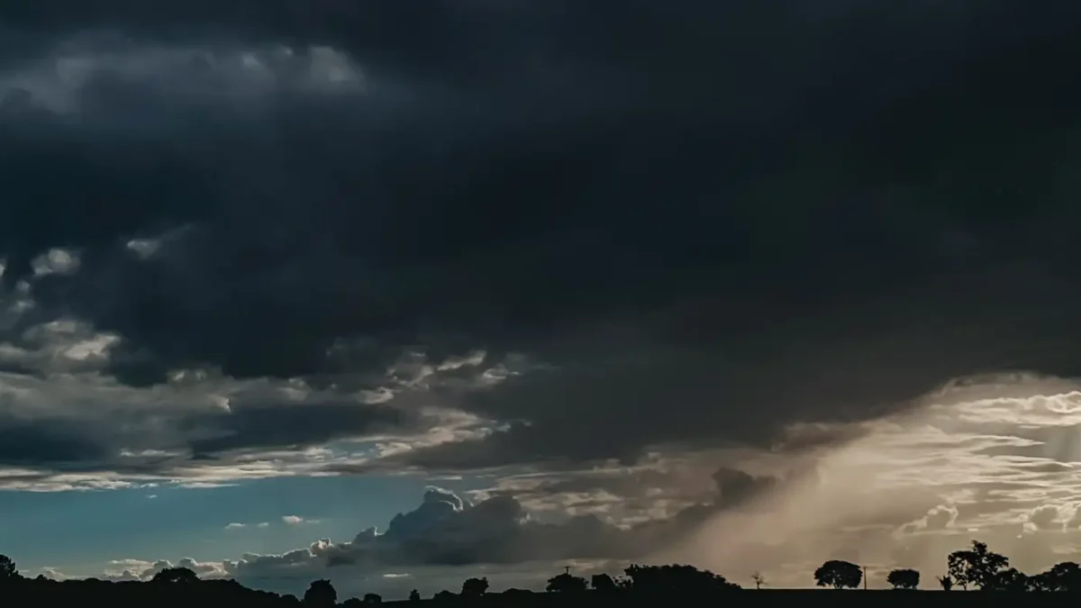Feriado de Nossa Senhora Aparecida tem alerta de tempestades no Brasil
