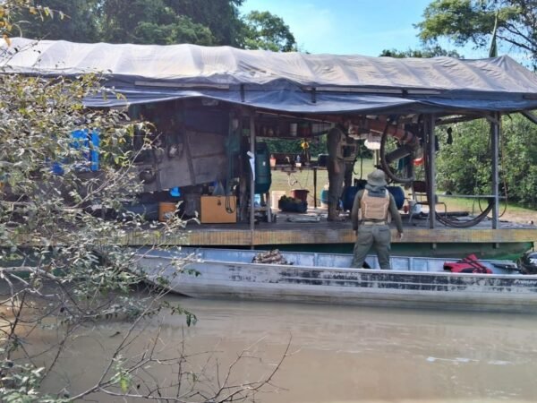 Operação combate garimpo ilegal e mira 28 balsas em Mato Grosso
