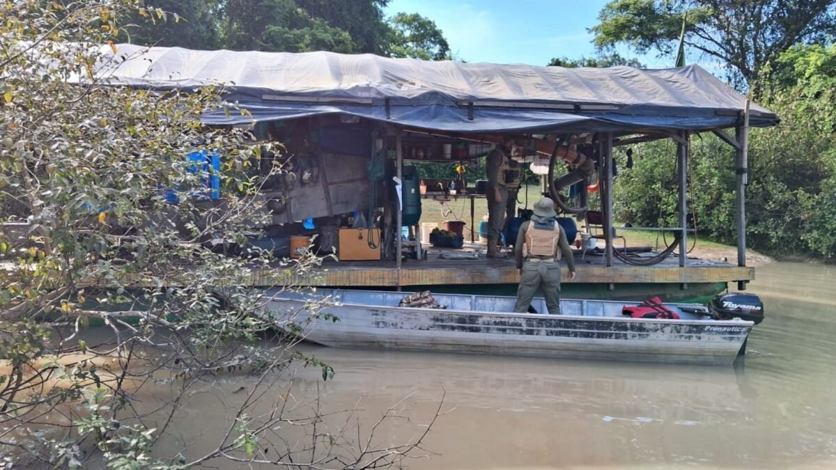 Operação combate garimpo ilegal e mira 28 balsas em Mato Grosso
