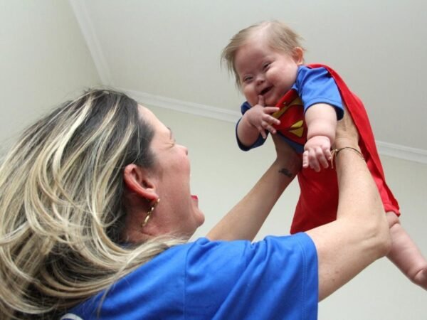 Livro infantil homenageia o garoto conhecido como Super Chico em SP