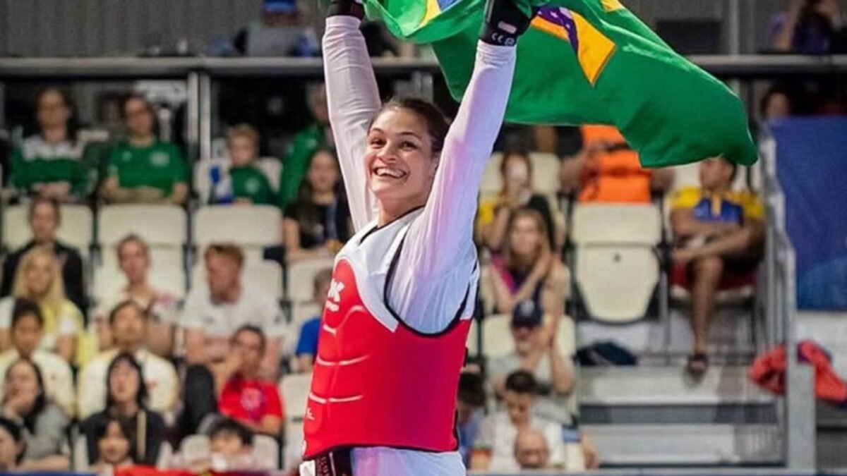 Maria Clara Pacheco conquista ouro na etapa de Paris do Grand Prix