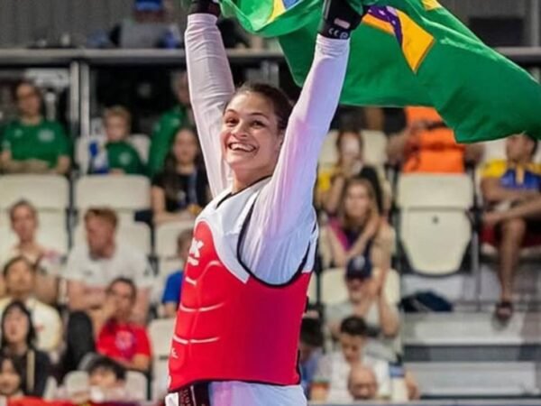 Maria Clara Pacheco conquista ouro na etapa de Paris do Grand Prix