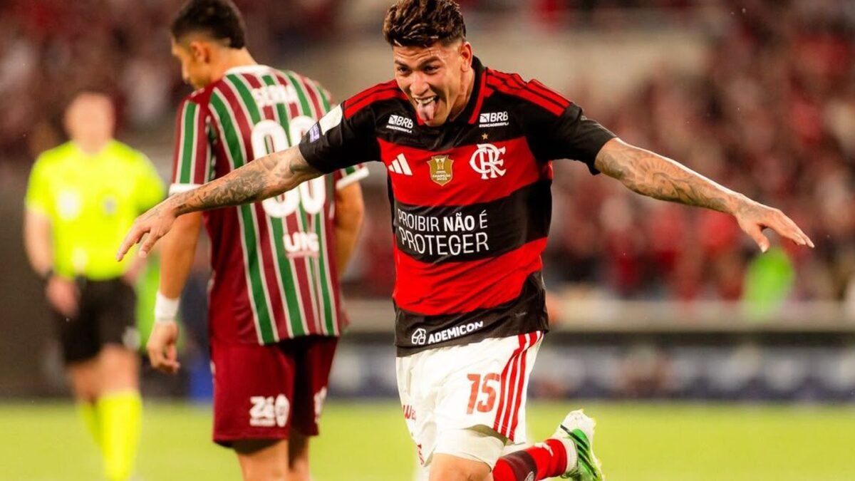 Flamengo e Palmeiras vencem clássicos e seguem no topo do Brasileiro